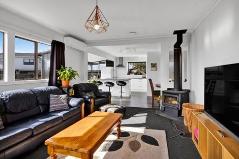 Photo of property in 6 Kamahi Avenue, Hawera, 4610