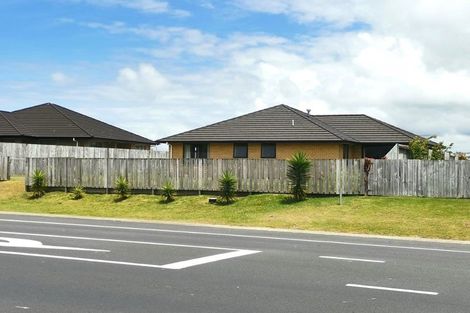 Photo of property in 13 Kamahi Place, One Tree Point, 0118