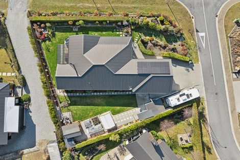 Photo of property in 2 Turnbull Crescent, Wanaka, 9305