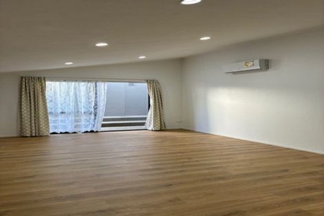 Photo of property in 53 Triangle Road, Massey, Auckland, 0614