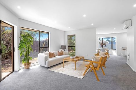 Photo of property in 33 Royal Park Drive, Parklands, Christchurch, 8083