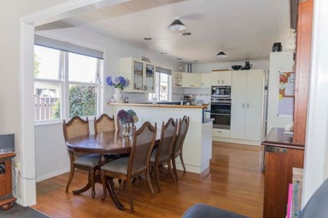 Photo of property in 17 Smith Street, Dannevirke, 4930