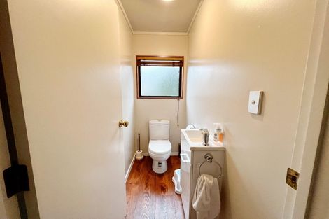 Photo of property in 4 Oystergrove Road, West Harbour, Auckland, 0618