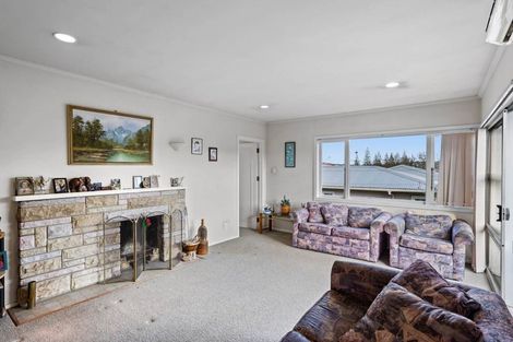 Photo of property in 18 Pax Avenue, Forrest Hill, Auckland, 0620