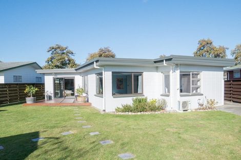 Photo of property in 15 Raglan Avenue, Cloverlea, Palmerston North, 4412