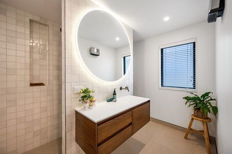 Photo of property in 72 Kirimoko Crescent, Wanaka, 9305