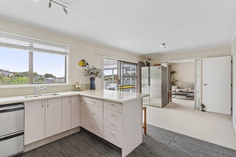 Photo of property in 6 Valdese Rise, Browns Bay, Auckland, 0630