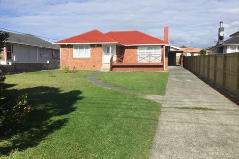 Photo of property in 5 Paton Avenue, Te Atatu South, Auckland, 0610
