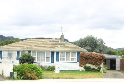 Photo of property in 5 Tiwakawaka Grove, Heretaunga, Upper Hutt, 5018