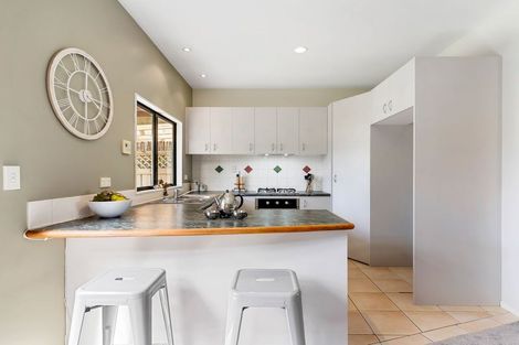 Photo of property in 3/8 Tuscany Way, Te Atatu Peninsula, Auckland, 0610