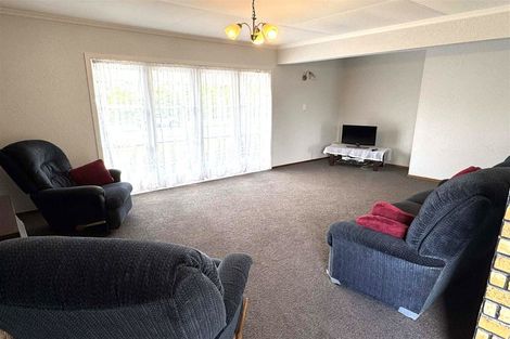Photo of property in 4 Mokau Place, Terrace End, Palmerston North, 4410