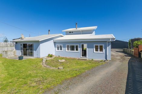 Photo of property in 14 Brown Terrace, Foxton Beach, Foxton, 4815