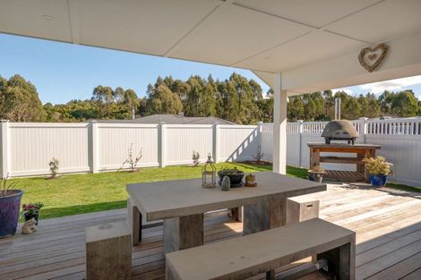 Photo of property in 9 Kanuka Grove, Kinloch, Taupo, 3377