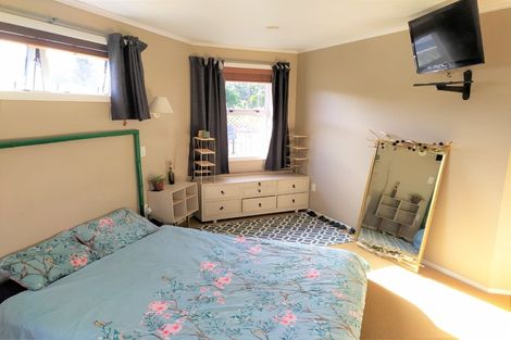 Photo of property in 5 Kendal Place, Merrilands, New Plymouth, 4312