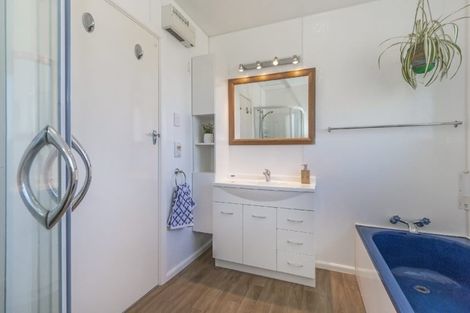 Photo of property in 67 Farquhars Road, Redwood, Christchurch, 8051