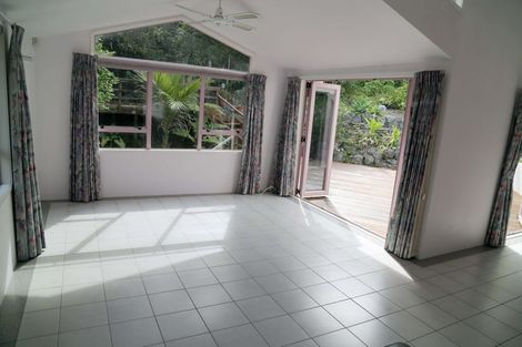 Photo of property in 2/18 The Esplanade, Castor Bay, Auckland, 0620