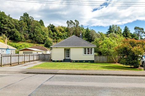 Photo of property in 124 Tipahi Street, Nelson South, Nelson, 7010