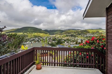 Photo of property in 7 Saint Aidans Way, Tawa, Wellington, 5028