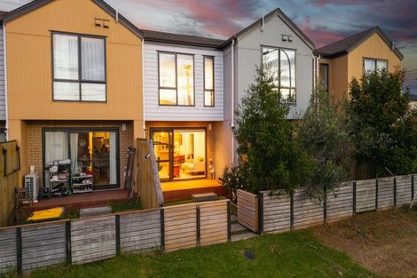 Photo of property in 5/1a Royal View Road, Te Atatu South, Auckland, 0610