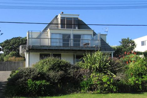 Photo of property in 56 Field Way, Waikanae Beach, Waikanae, 5036