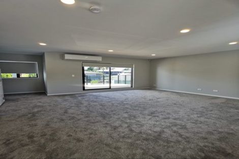Photo of property in 13a Windermere Crescent, Blockhouse Bay, Auckland, 0600