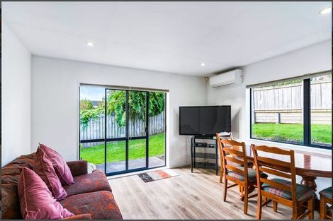 Photo of property in 33 Rising Parade, Fairview Heights, Auckland, 0632