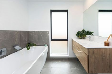 Photo of property in 17 Chipping Lane, Redwood, Christchurch, 8051