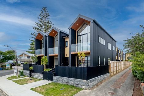 Photo of property in 27a Dawnhaven Drive, Te Atatu Peninsula, Auckland, 0610