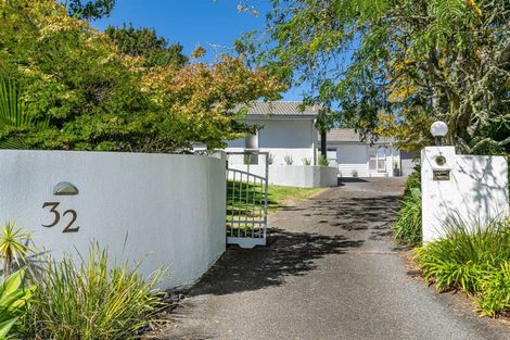 Photo of property in 32 Waipuia Place, Greenhithe, Auckland, 0632