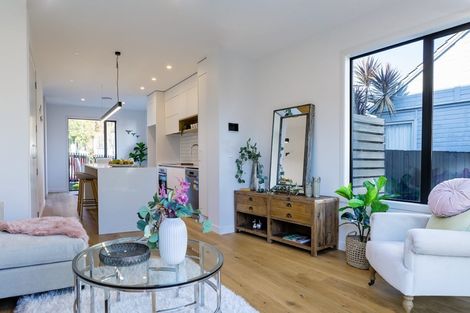 Photo of property in 11b Rangeview Road, Sunnyvale, Auckland, 0612