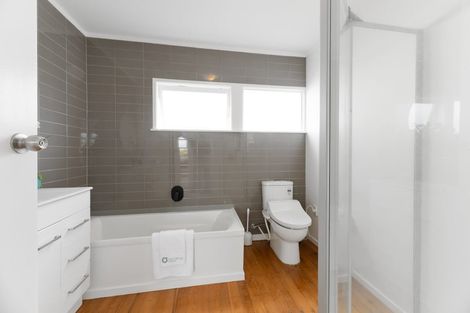 Photo of property in 8 Hauraki Crescent, Pinehill, Auckland, 0632