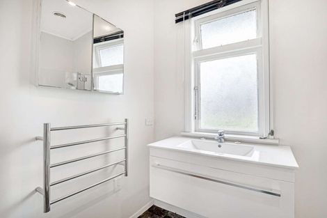 Photo of property in 104 Bartholomew Road, Levin, 5510