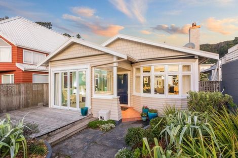 Photo of property in 7 Marine Parade, Eastbourne, Lower Hutt, 5013