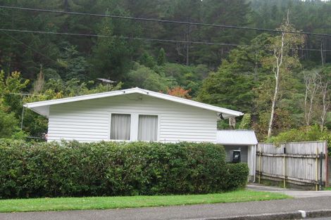 Photo of property in 13 Elmslie Road, Pinehaven, Upper Hutt, 5019