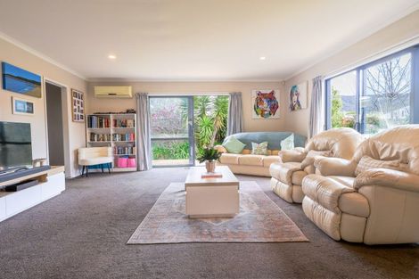 Photo of property in 1a Peel Place, Wainuiomata, Lower Hutt, 5014