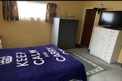 Photo of property in 41 Colchester Crescent, Newlands, Wellington, 6037