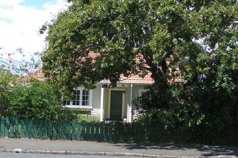 Photo of property in 39 Queen Street, Northcote Point, Auckland, 0627