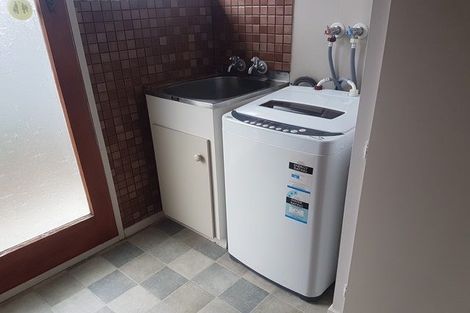 Photo of property in 6 Hollows Crescent, Takaro, Palmerston North, 4412