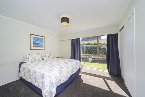 Photo of property in 15 Truscott Grove, Awapuni, Palmerston North, 4412