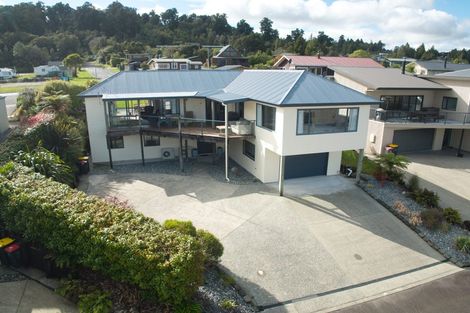 Photo of property in 9 Ranui Place, Moana, 7872