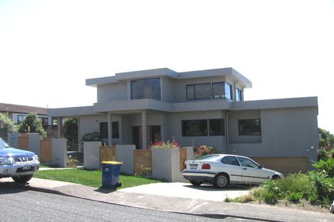 Photo of property in 2/39 Eastcliffe Road, Castor Bay, Auckland, 0620