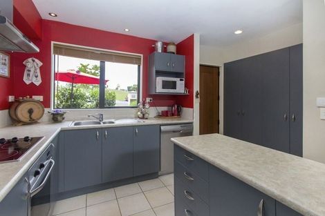 Photo of property in 31 Spalding Rise, Golflands, Auckland, 2013