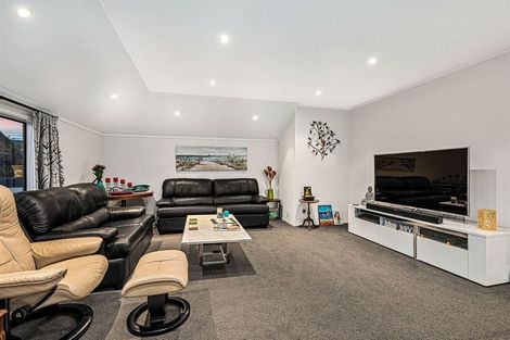 Photo of property in 31 White Heron Drive, Massey, Auckland, 0614