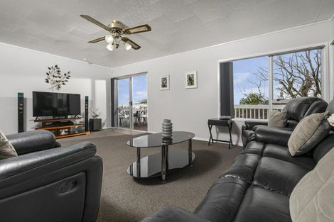 Photo of property in 9 Denver Avenue, Sunnyvale, Auckland, 0612