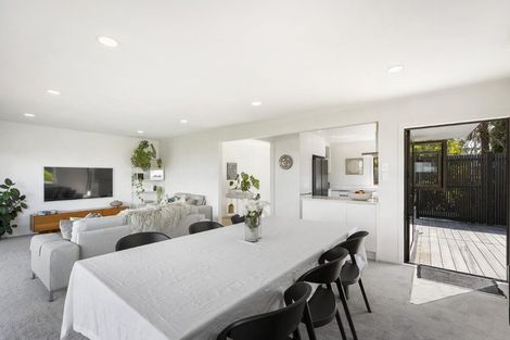 Photo of property in 2/86 Seaview Road, Castor Bay, Auckland, 0620