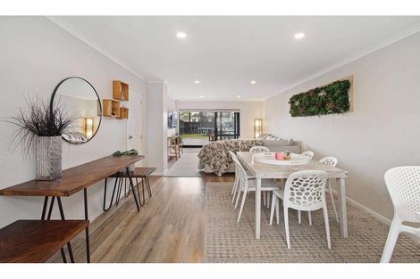 Photo of property in 8b Lumbarda Drive, Kumeu, 0810