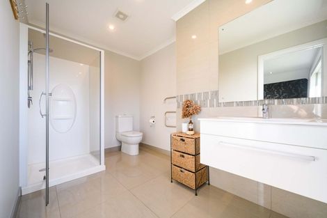 Photo of property in 8 Silkwood Place, Fitzherbert, Palmerston North, 4410