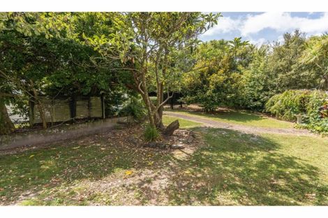 Photo of property in 17 Awaroa Road, Sunnyvale, Auckland, 0612