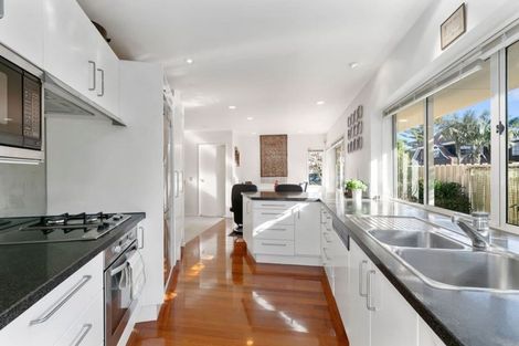 Photo of property in 27 Craig Road, Milford, Auckland, 0620