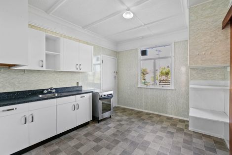 Photo of property in 14 Mangorei Road, Strandon, New Plymouth, 4312